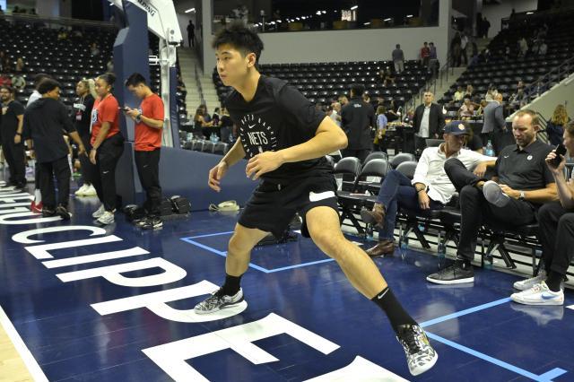 开云平台入口-崔永熙连续两战坐穿板凳 季前赛数据定格6分3板