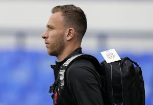 kaiyun应用-西媒：阿图尔重返诺坎普球场表现平平，离场时遭巴萨球迷狂嘘