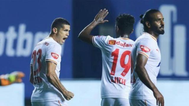 1621059832116013382.jpg 席尔瓦(23号)违反防疫规定、夜逛马累大街.jpg