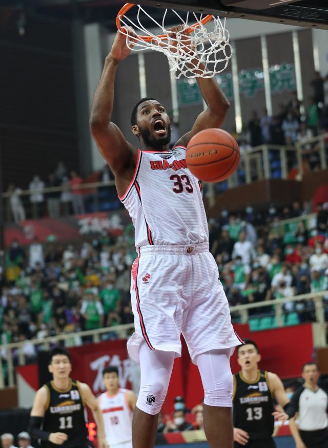 开云APP下载-大外援成广东无名英雄 内线对比因他而天平反转