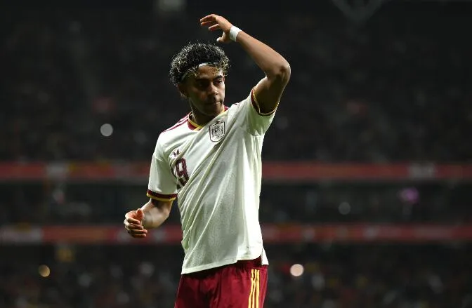 开云app-塞尔：疑似受到歧视性口号影响，亚马尔赛后离场时情绪低落